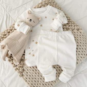 Conjunto Bebê Pijama Manga Longa Canelado – Off White com Estrelas Latte