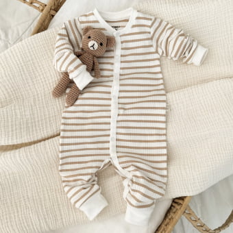 Macacão Bebê Pijama Manga Longa Canelado – Listrado Off White & Latte