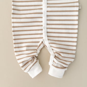 Macacão Bebê Pijama Manga Longa Canelado – Listrado Off White & Latte