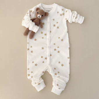 Macacão Bebê Pijama Manga Longa Canelado – Off White com Estrelas Latte