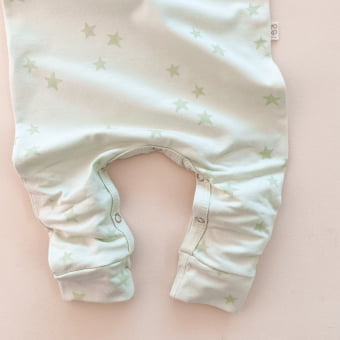 Macacão Bebe Pijama Manga Longa - Verde Menta e Estrelas